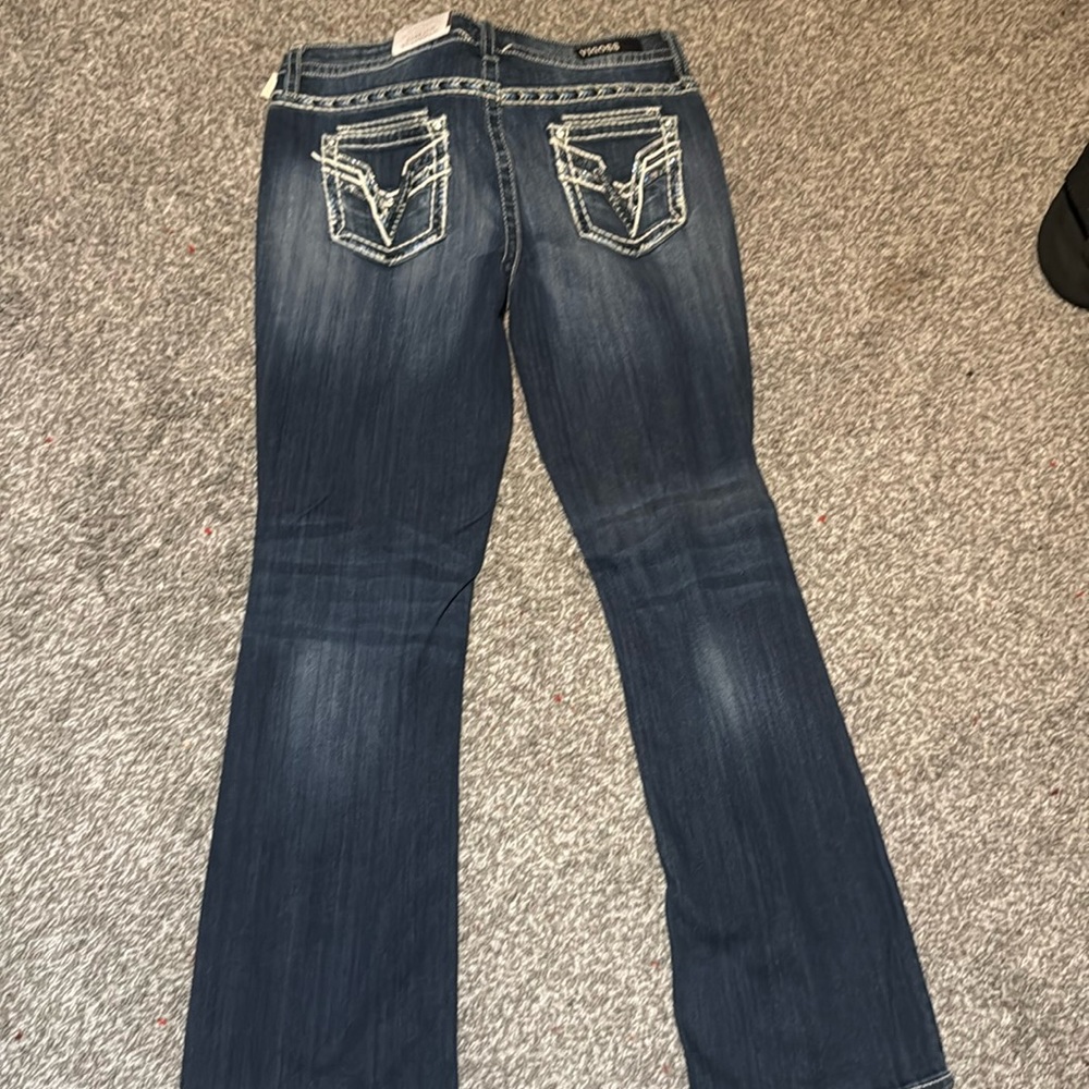 Vigoss Jean   16